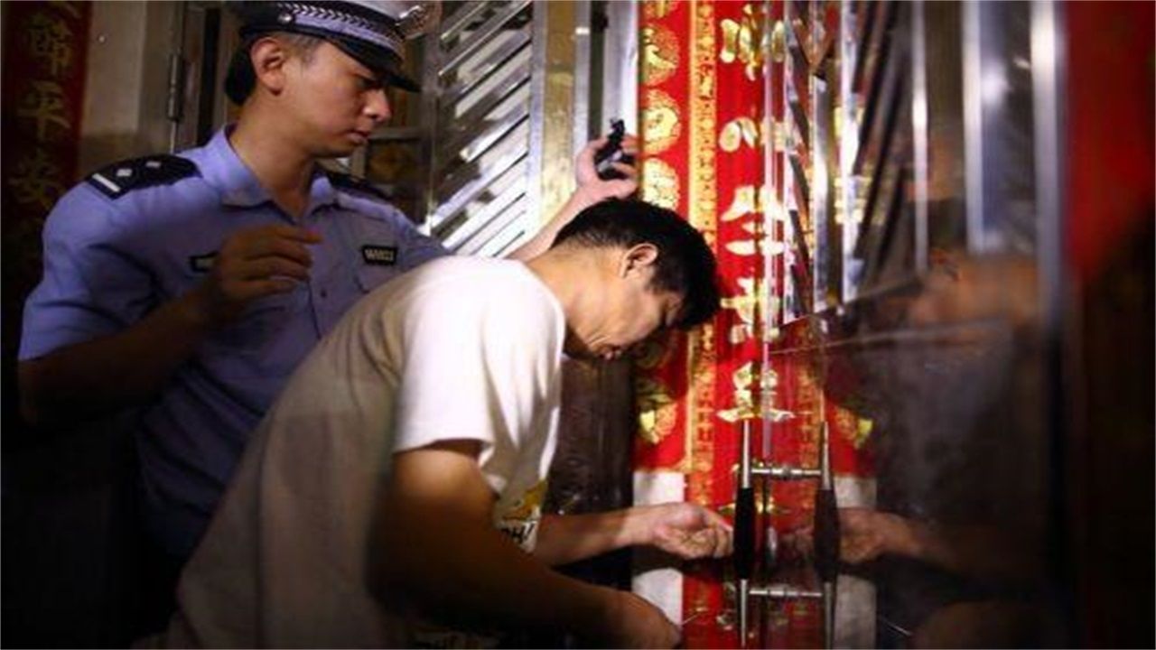 宜昌请开锁师傅开了锁后，师傅